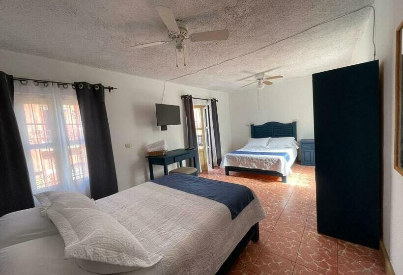 スタンダード４人部屋, & Hostal Santuario