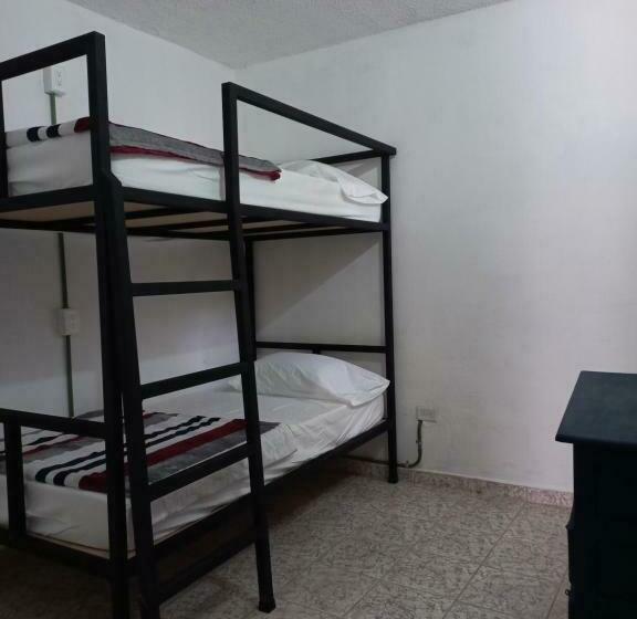 バス共有のスタンダードルーム, & Hostal Santuario