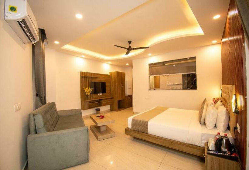 סוויטה עם מרפסת, Jp Hills Rishikesh