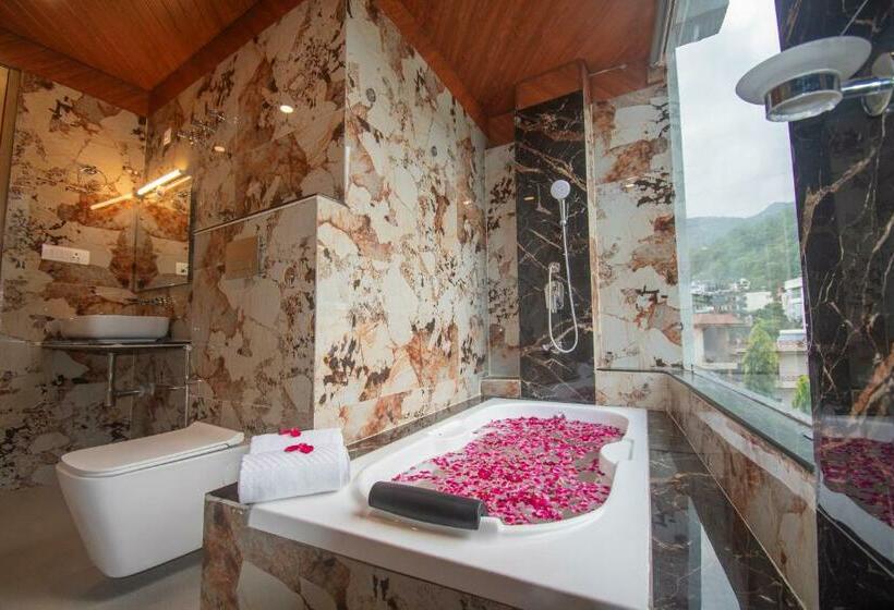 سوئیت با بالکن, Jp Hills Rishikesh
