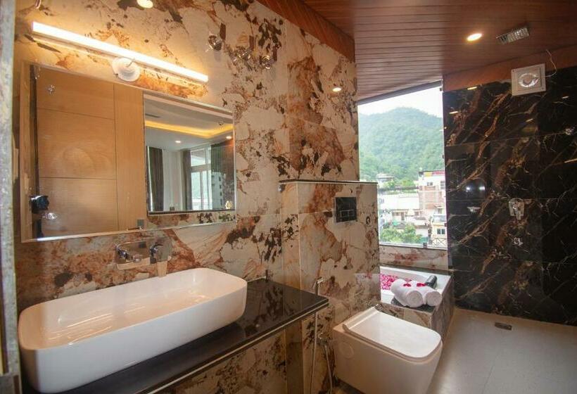 סוויטה עם מרפסת, Jp Hills Rishikesh