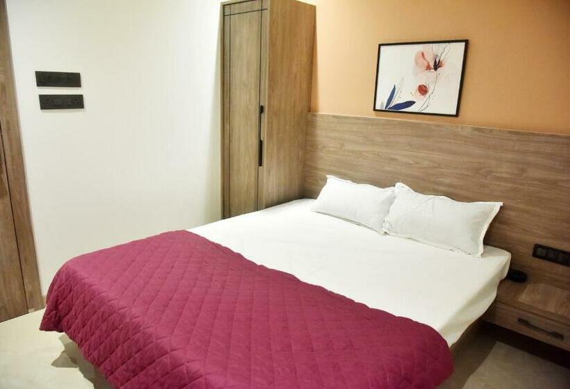 غرفة ديلوكس, Manoranjan Enclave