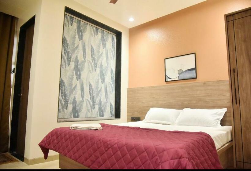 غرفة سوبيريور, Manoranjan Enclave