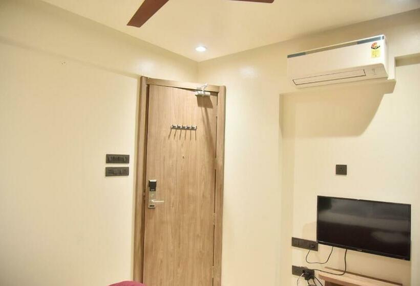 غرفة سوبيريور, Manoranjan Enclave