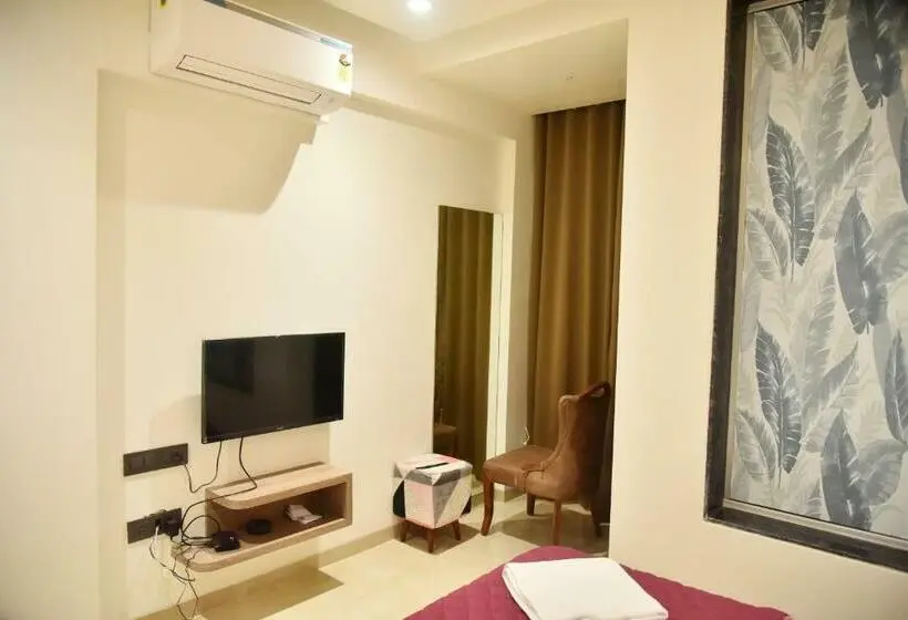 Superior-huone, Manoranjan Enclave