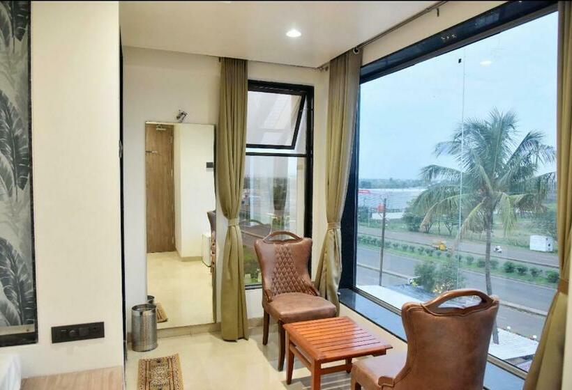 غرفة سوبيريور سرير كينج, Manoranjan Enclave