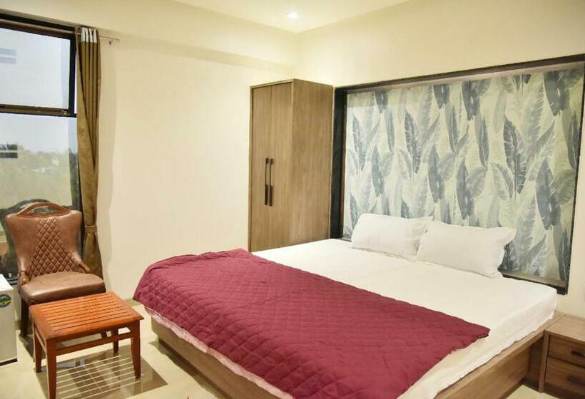 جناح سوبيريور, Manoranjan Enclave