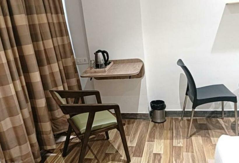 Номер Стандарт, Sapphero Akshar Inn Jamnagar