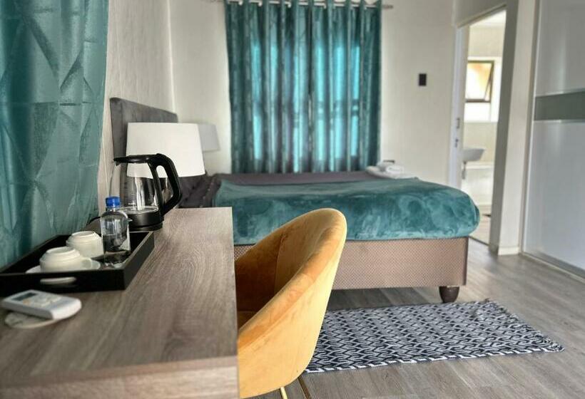 اتاق استاندارد با چشم‌انداز استخر, Gabs Airport Inn