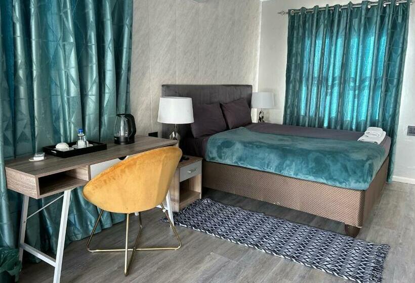 اتاق استاندارد با چشم‌انداز استخر, Gabs Airport Inn