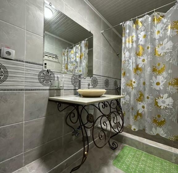 Üç Kişilik Standart Oda, Garden City