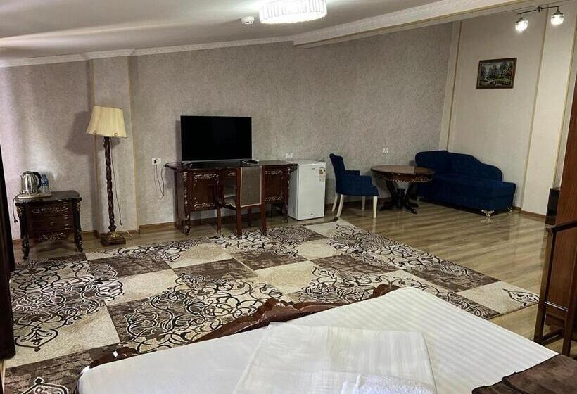 Delüks Oda, Garden City