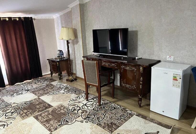 Delüks Oda, Garden City