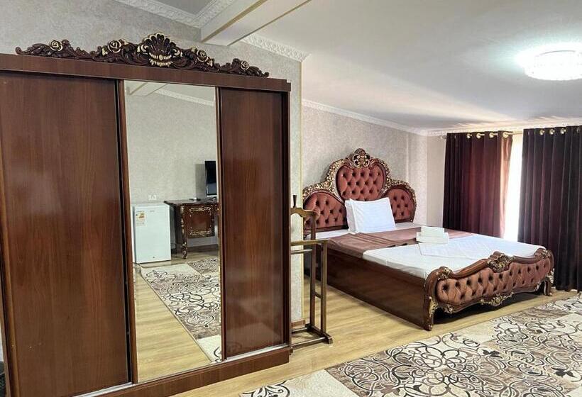 Delüks Oda, Garden City