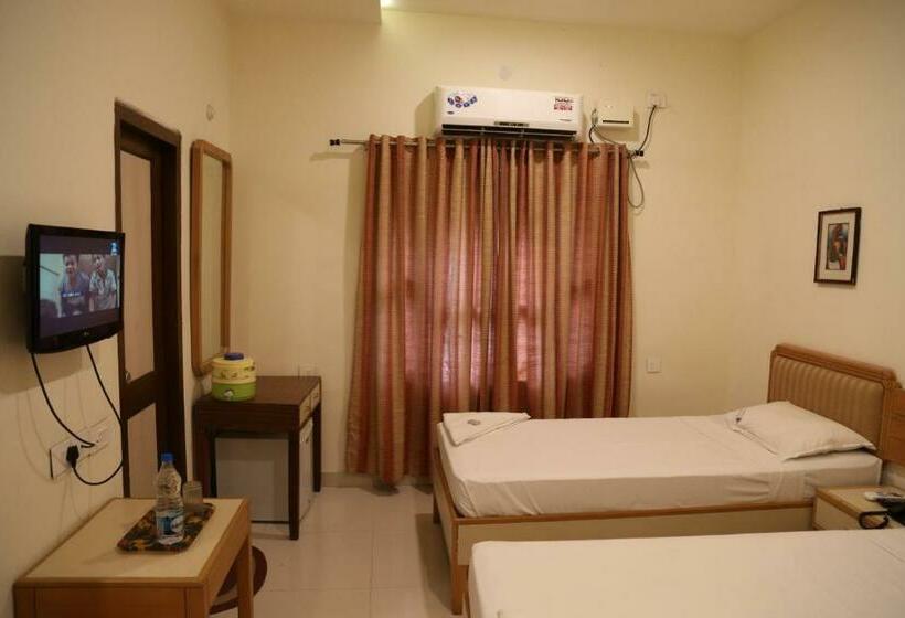 스탠다드 룸, Taramati Baradari