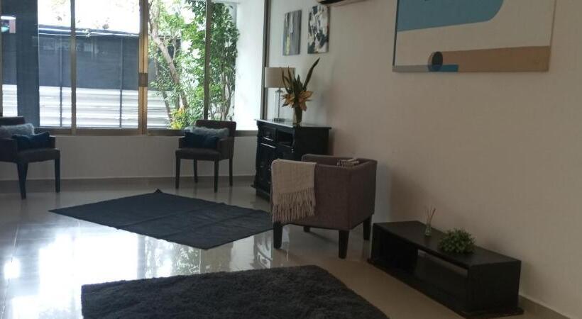 غرفة قياسية مزوَّدة بشُرفة, Palmira Country