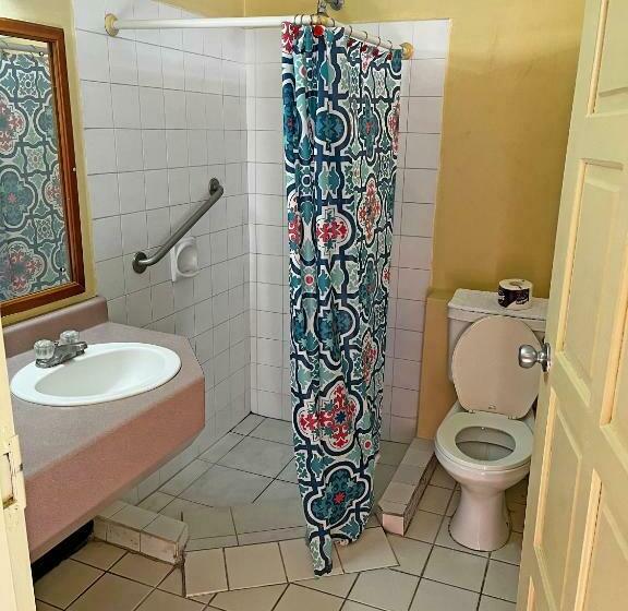 اتاق استاندارد سه نفره, Sundeck Suites