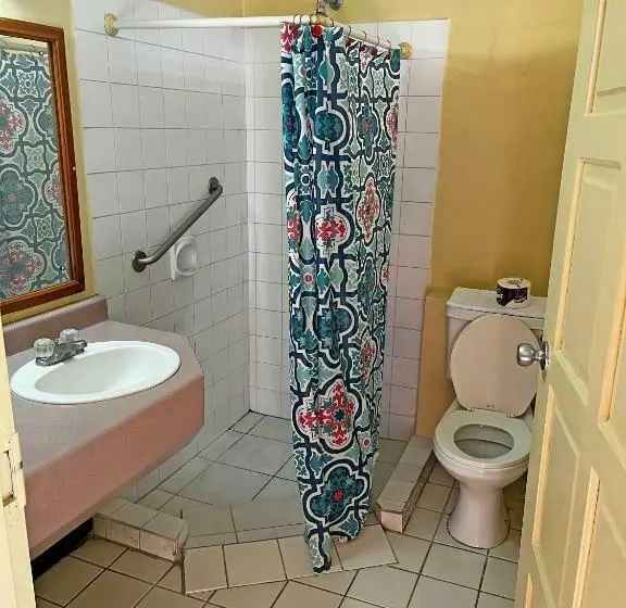 اتاق استاندارد سه نفره, Sundeck Suites