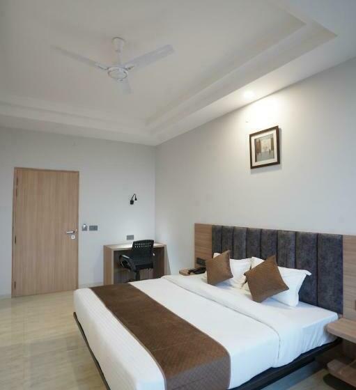 غرفة ديلوكس, Krishna Inn