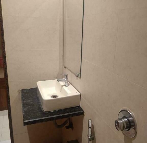 חדר דלוקס, Shubham