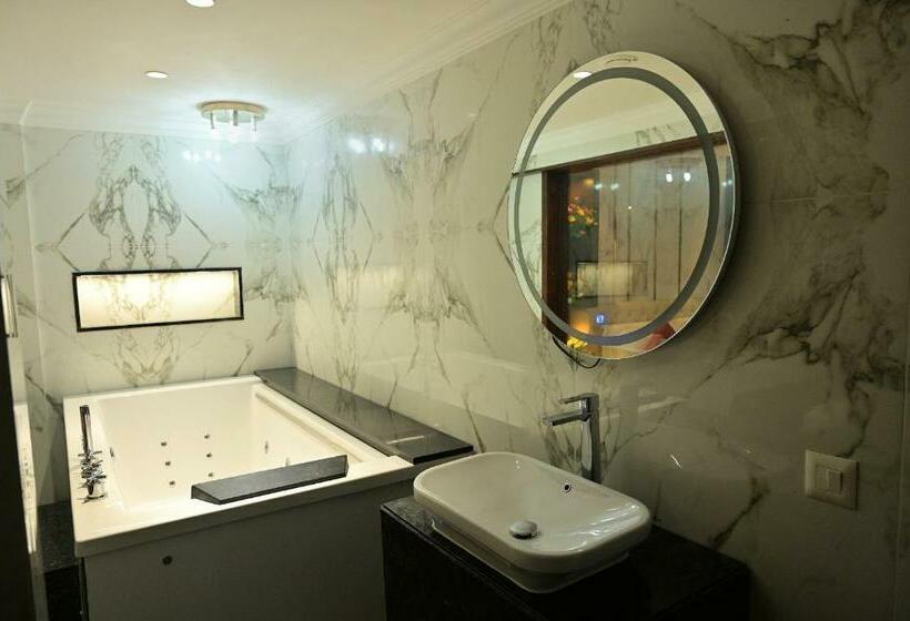 סוויטה, Golden Riviera