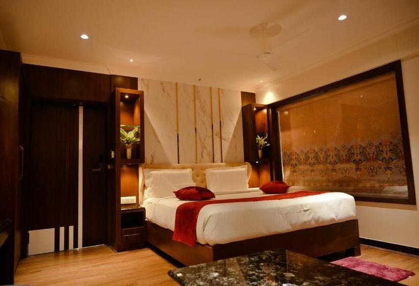 סוויטה, Golden Riviera