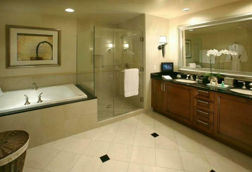 1 Bedroom Penthouse Apartment, Mgm Signature Ph 30th Floor Deluxe Studio Apartment Strip Facing With Balcony
