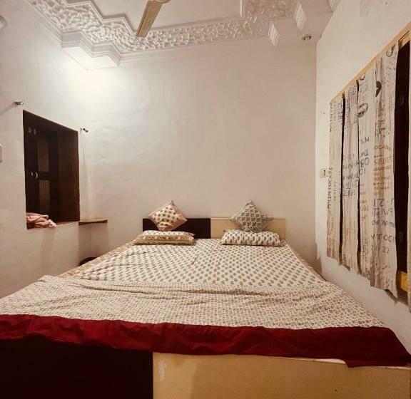 חדר דלוקס, Open Road Hostel And Cafe