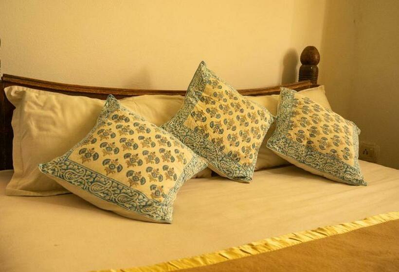 חדר דלוקס, Open Road Hostel And Cafe