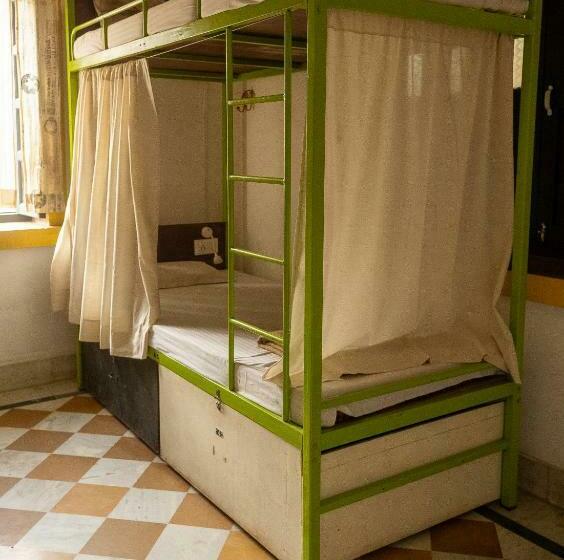 מיטה בחדר משותף, Open Road Hostel And Cafe