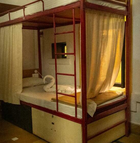 מיטה בחדר משותף, Open Road Hostel And Cafe