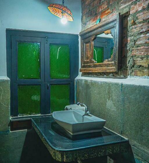 מיטה בחדר משותף, Open Road Hostel And Cafe