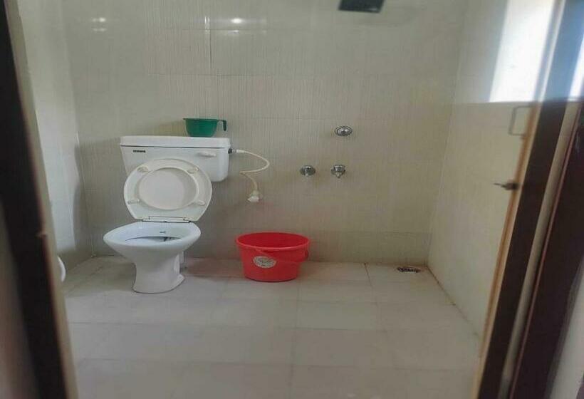 חדר קלאסי לשלושה, Oyo Flagship Kasturi