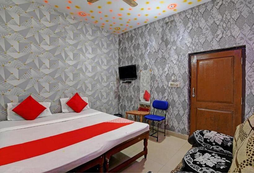 חדר קלאסי לשלושה, Oyo Flagship Kasturi