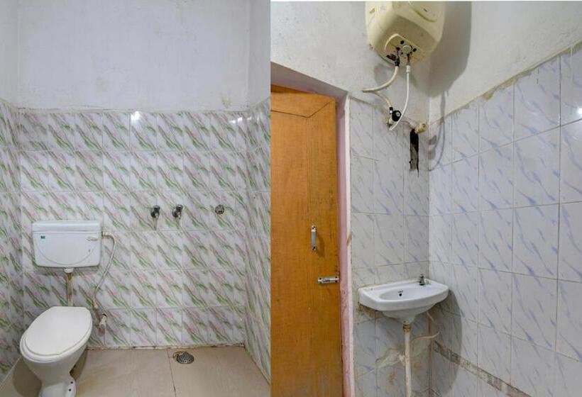 חדר קלאסי לשלושה, Oyo Flagship Kasturi