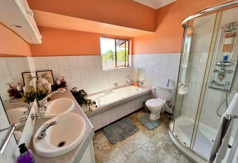 חדר דלוקס עם מרפסת, The Woodhouse