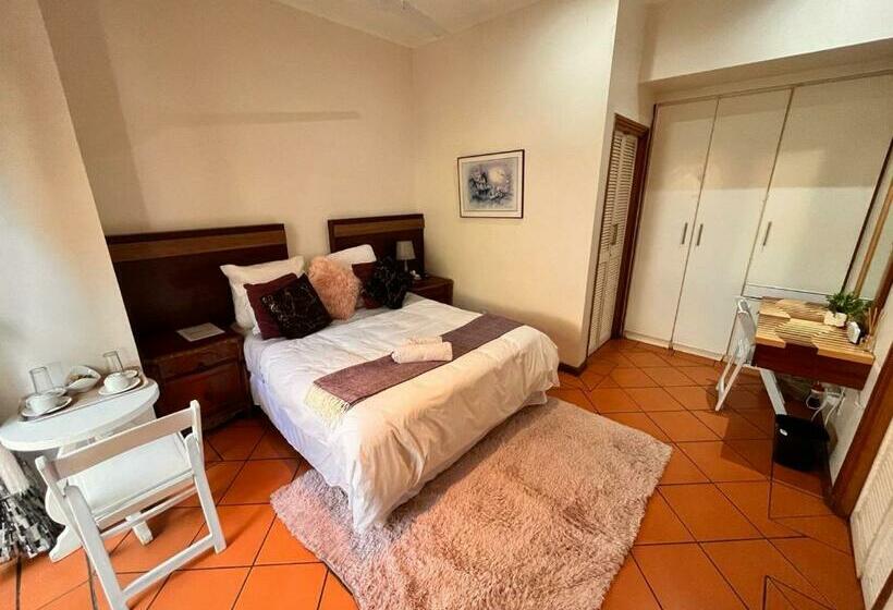 חדר סטנדרט עם טרסה, The Woodhouse