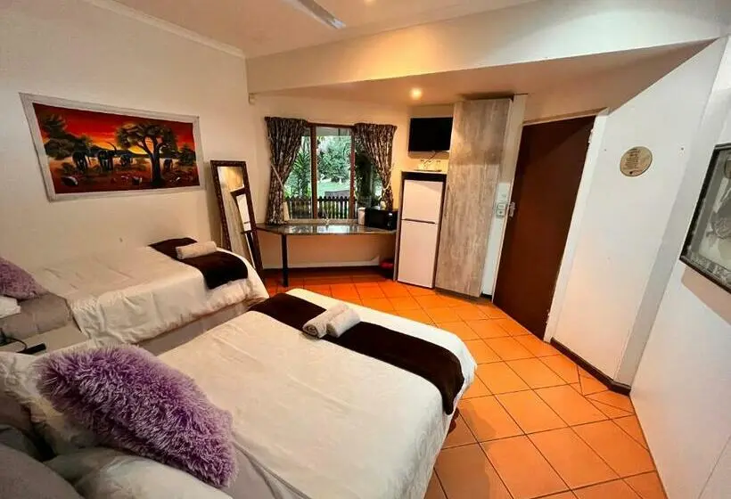 Standard Kolmen Hengen Huone, The Woodhouse