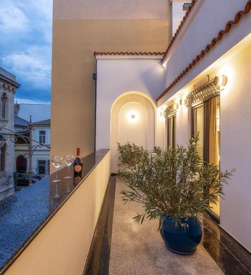 ２ベッドルームアパートメント, Rosetti One