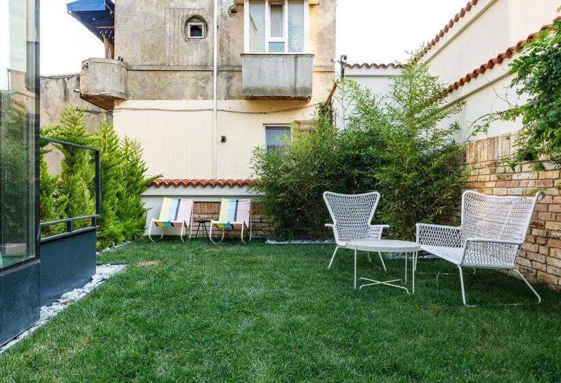 庭の見える１ベッドルームアパートメント, Rosetti One