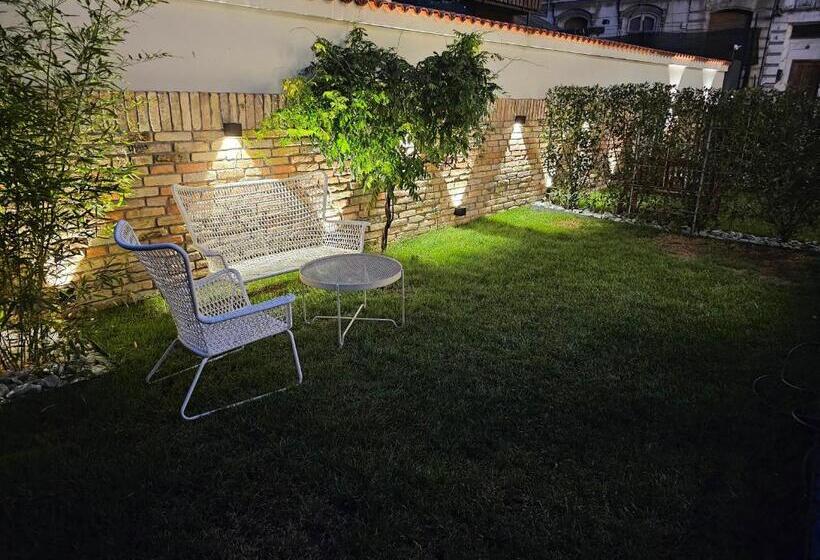 庭の見える１ベッドルームアパートメント, Rosetti One