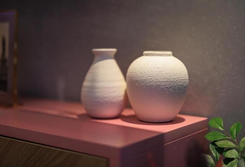 庭の見える１ベッドルームアパートメント, Rosetti One