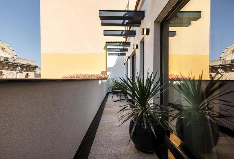 ２ベッドルームアパートメント, Rosetti One