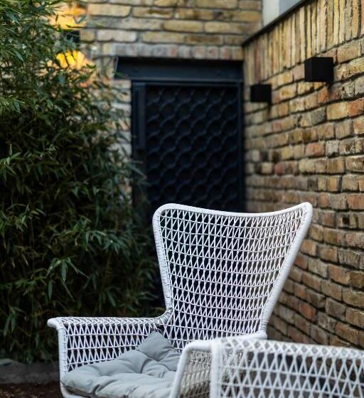 テラス付き１ベッドルームアパートメント, Rosetti One