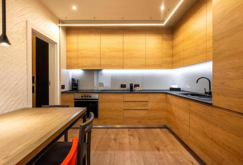 テラス付き１ベッドルームアパートメント, Rosetti One