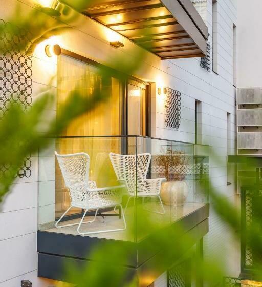 庭の見える１ベッドルームアパートメント, Rosetti One