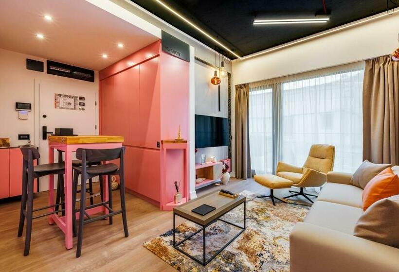 庭の見える１ベッドルームアパートメント, Rosetti One