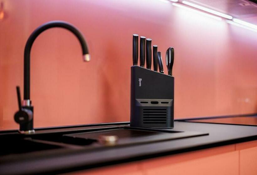 庭の見える１ベッドルームアパートメント, Rosetti One