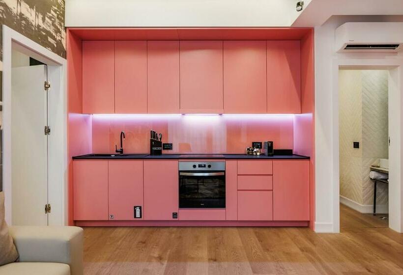 庭の見える１ベッドルームアパートメント, Rosetti One