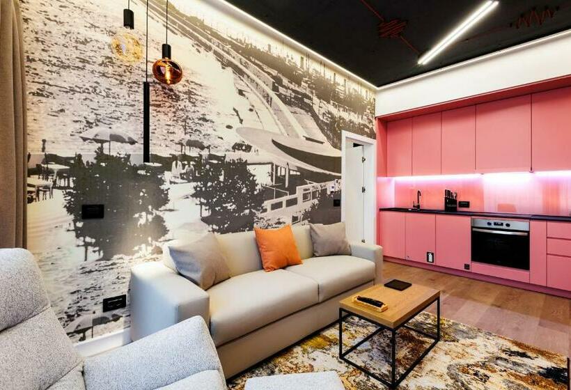 庭の見える１ベッドルームアパートメント, Rosetti One